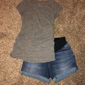 Liz Lange maternity gray v-neck tee